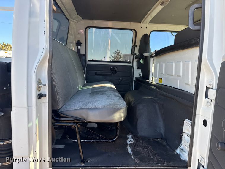 image for item EG2058 2003 Chevrolet W5500 utility / service truck