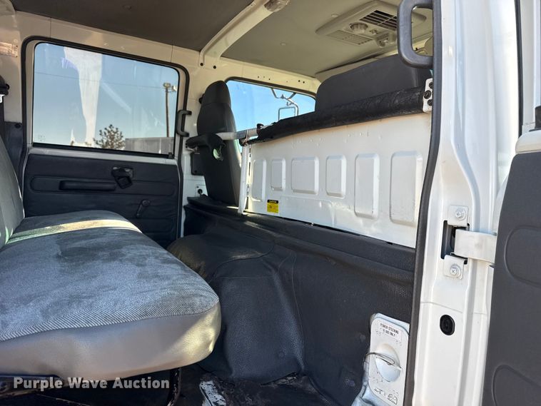 image for item EG2058 2003 Chevrolet W5500 utility / service truck