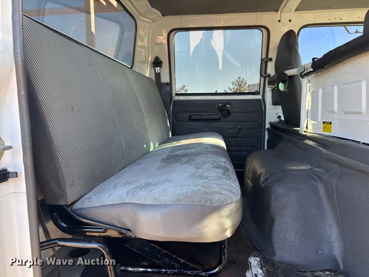 image for item EG2058 2003 Chevrolet W5500 utility / service truck