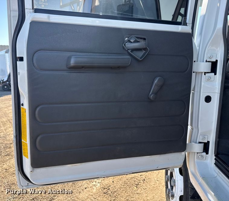 image for item EG2058 2003 Chevrolet W5500 utility / service truck