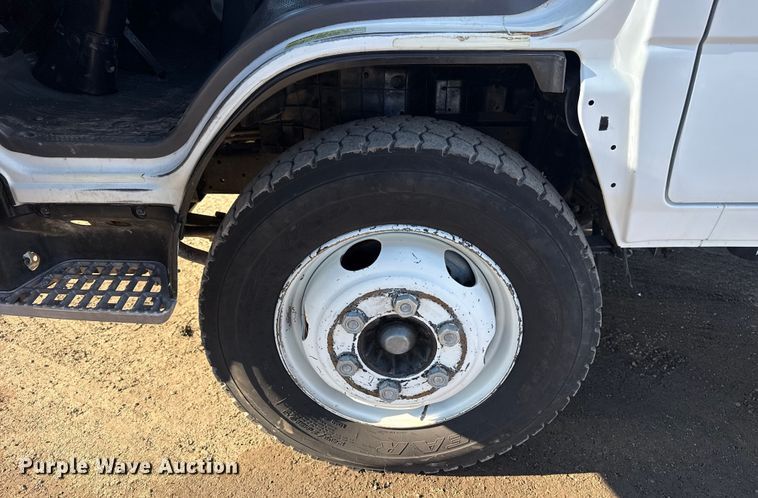 image for item EG2058 2003 Chevrolet W5500 utility / service truck