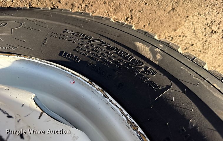 image for item EG2058 2003 Chevrolet W5500 utility / service truck