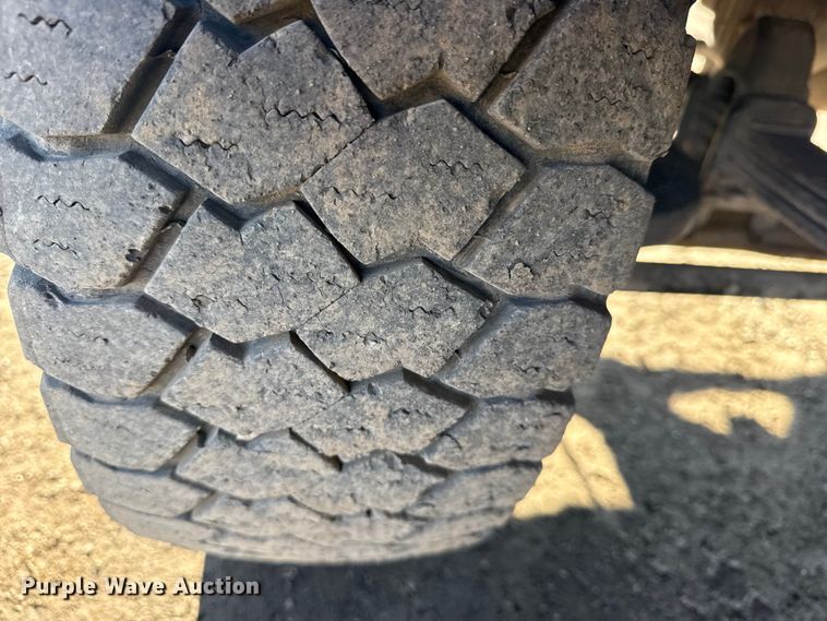 image for item EG2058 2003 Chevrolet W5500 utility / service truck