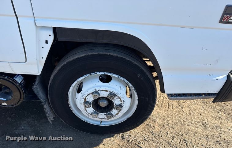 image for item EG2058 2003 Chevrolet W5500 utility / service truck