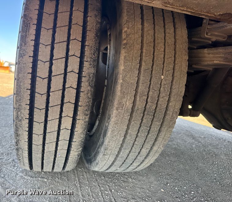 image for item EG2058 2003 Chevrolet W5500 utility / service truck