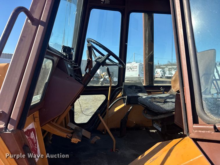 image for item EG2063 1985 Case 580E backhoe