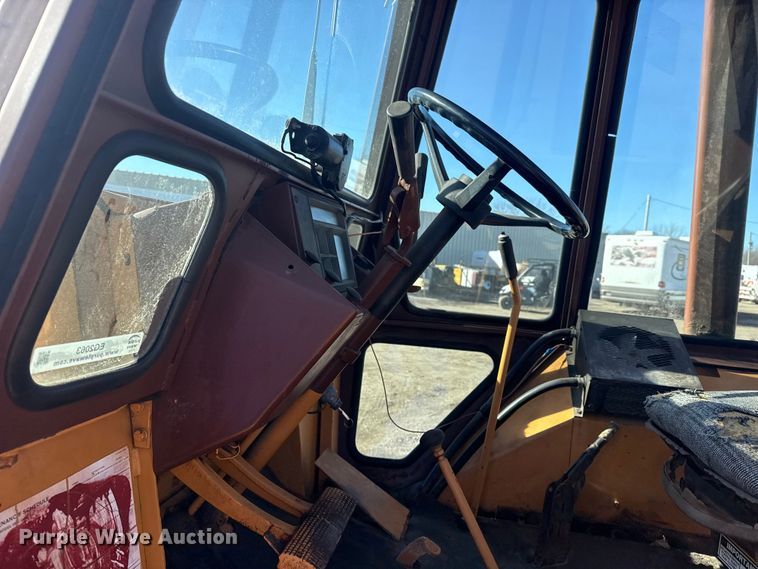 image for item EG2063 1985 Case 580E backhoe