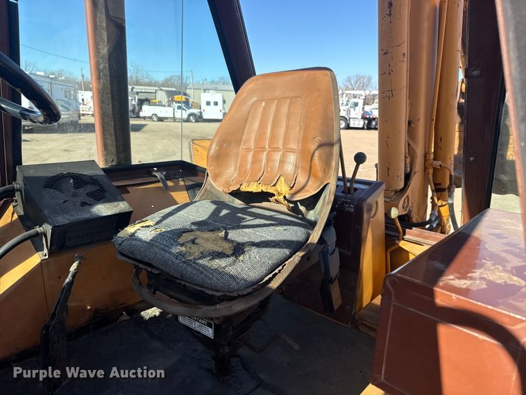 image for item EG2063 1985 Case 580E backhoe