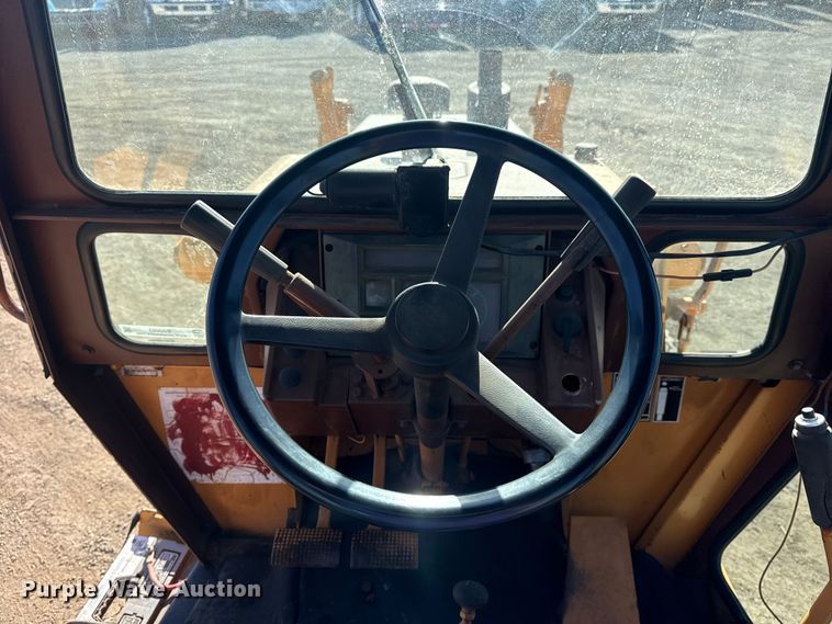 image for item EG2063 1985 Case 580E backhoe