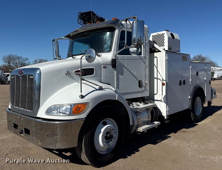 image for item EG2065 2019 Peterbilt 337 utility / service truck