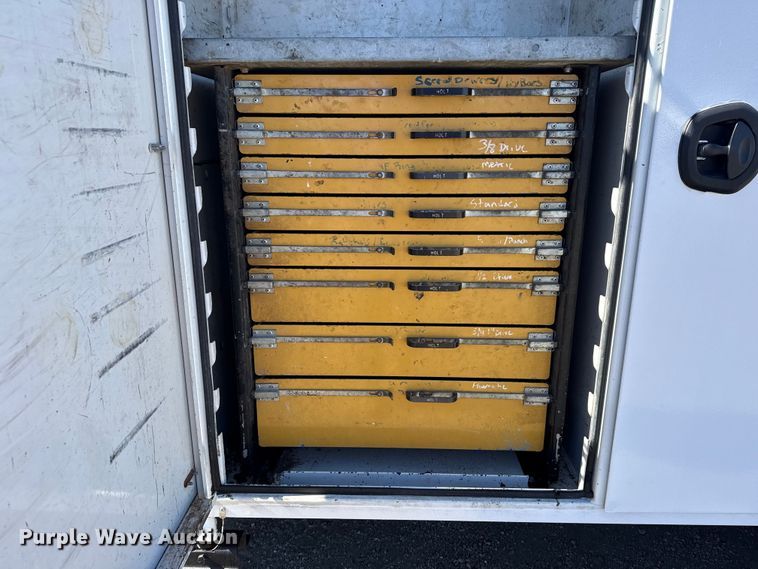 image for item EG2065 2019 Peterbilt 337 utility / service truck