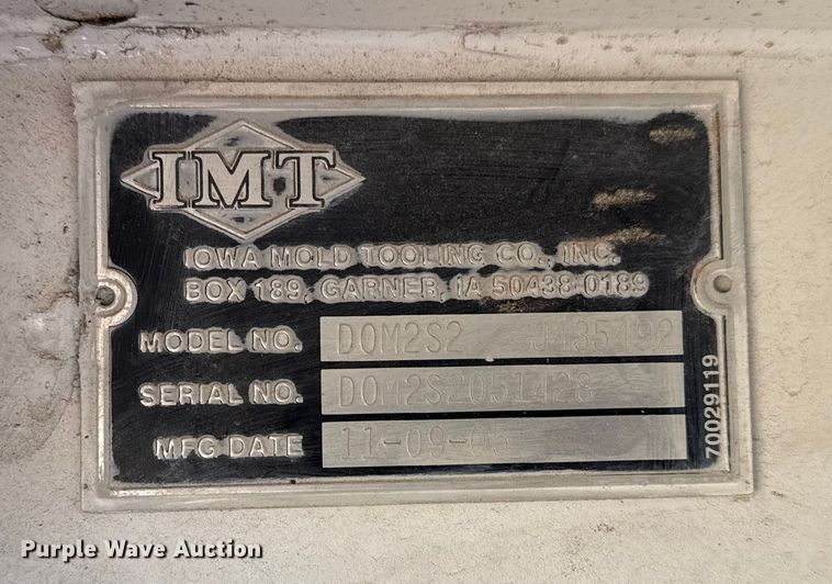 image for item EG2065 2019 Peterbilt 337 utility / service truck