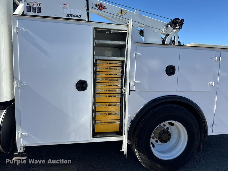 image for item EG2065 2019 Peterbilt 337 utility / service truck