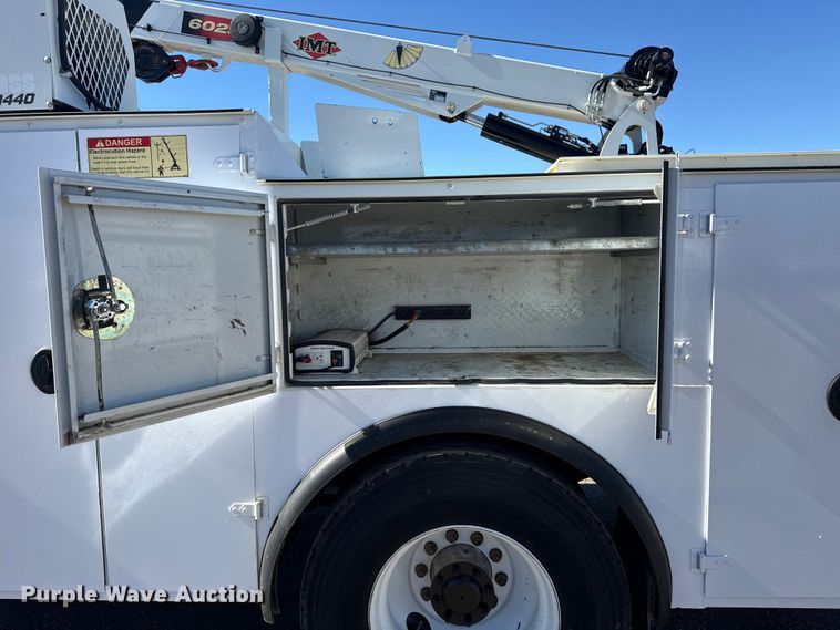 image for item EG2065 2019 Peterbilt 337 utility / service truck