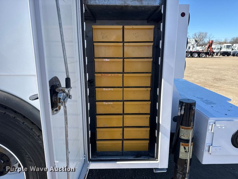 image for item EG2065 2019 Peterbilt 337 utility / service truck