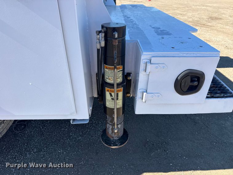 image for item EG2065 2019 Peterbilt 337 utility / service truck