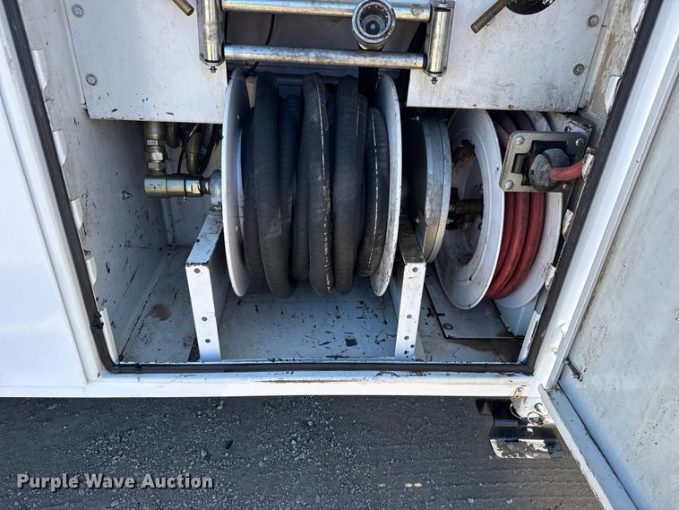 image for item EG2065 2019 Peterbilt 337 utility / service truck