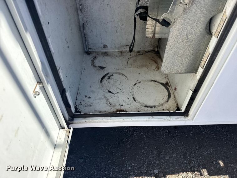 image for item EG2065 2019 Peterbilt 337 utility / service truck