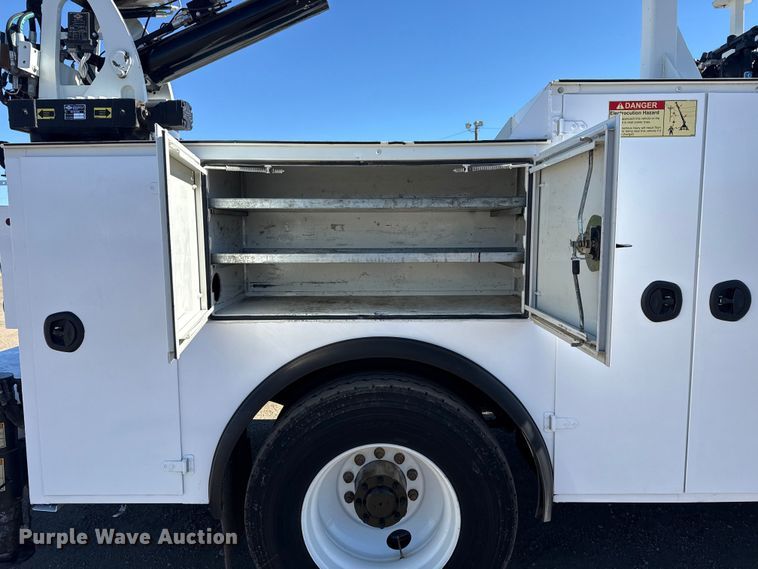 image for item EG2065 2019 Peterbilt 337 utility / service truck