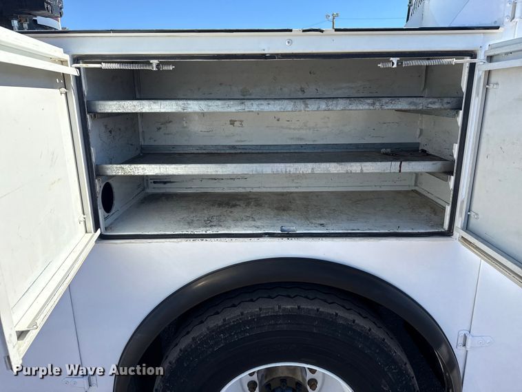 image for item EG2065 2019 Peterbilt 337 utility / service truck