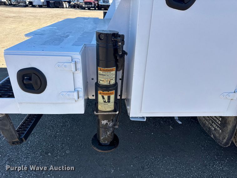 image for item EG2065 2019 Peterbilt 337 utility / service truck