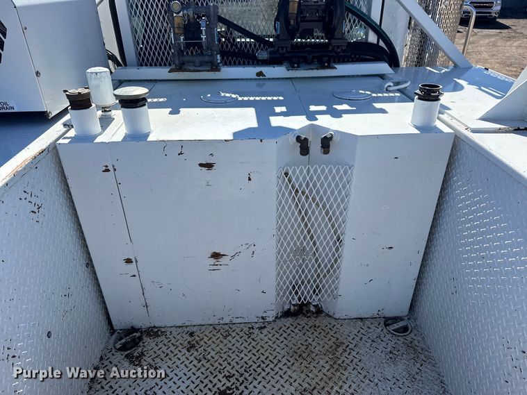 image for item EG2065 2019 Peterbilt 337 utility / service truck