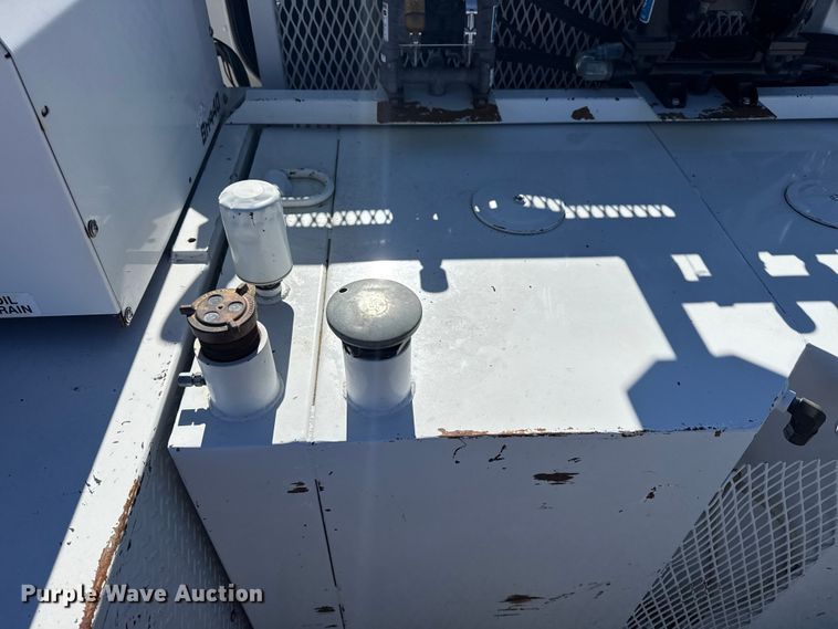 image for item EG2065 2019 Peterbilt 337 utility / service truck