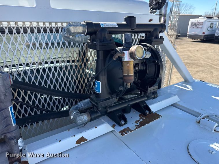 image for item EG2065 2019 Peterbilt 337 utility / service truck