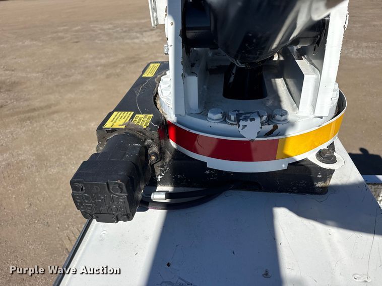 image for item EG2065 2019 Peterbilt 337 utility / service truck