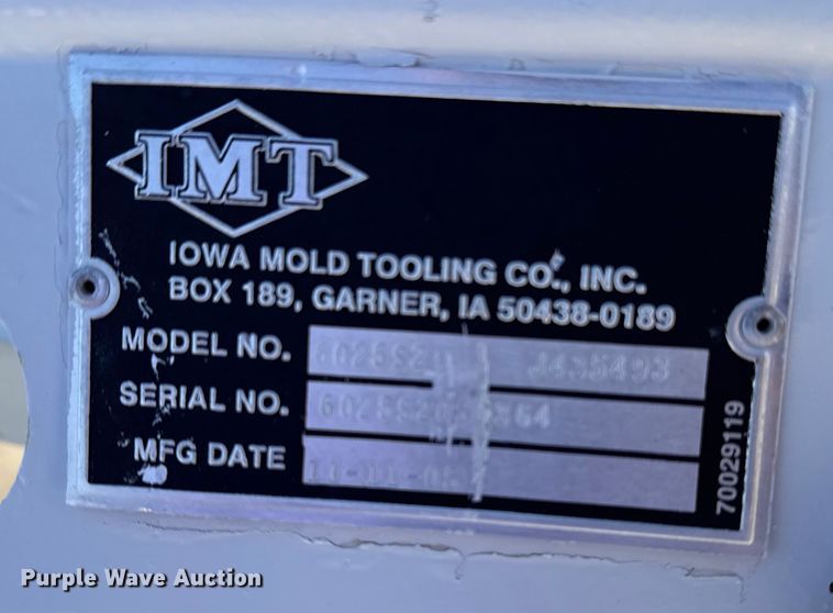 image for item EG2065 2019 Peterbilt 337 utility / service truck