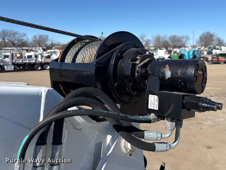 image for item EG2065 2019 Peterbilt 337 utility / service truck