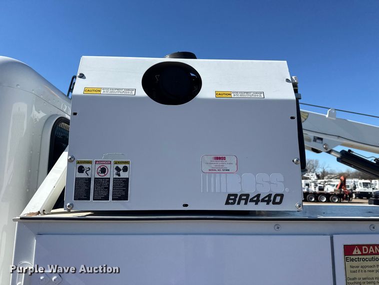 image for item EG2065 2019 Peterbilt 337 utility / service truck