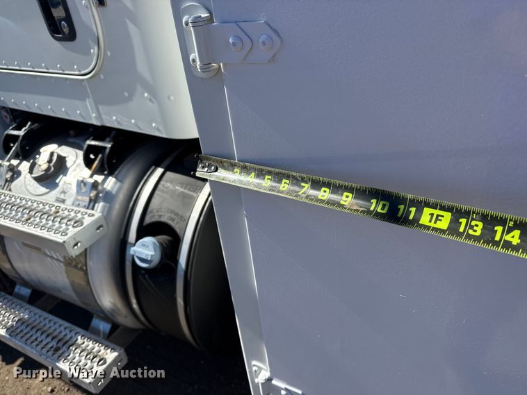 image for item EG2065 2019 Peterbilt 337 utility / service truck