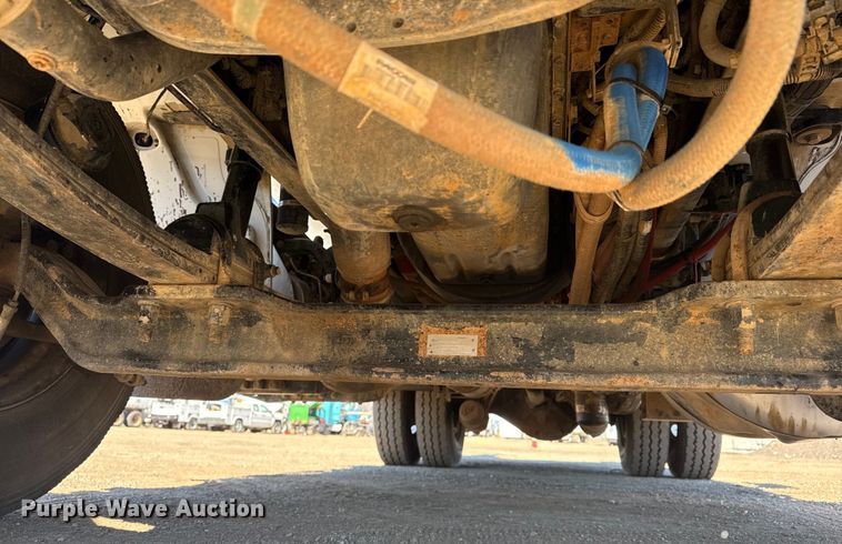 image for item EG2065 2019 Peterbilt 337 utility / service truck