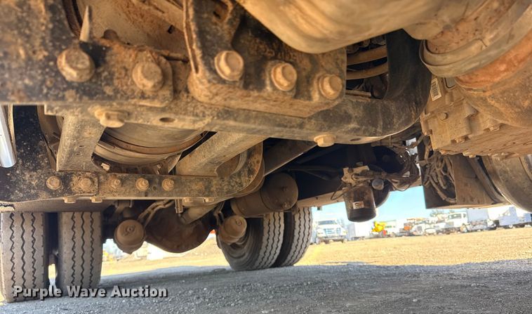 image for item EG2065 2019 Peterbilt 337 utility / service truck