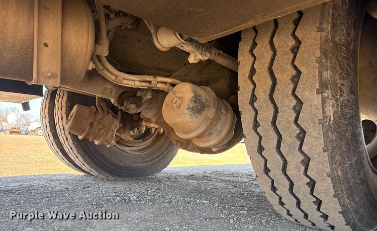 image for item EG2065 2019 Peterbilt 337 utility / service truck