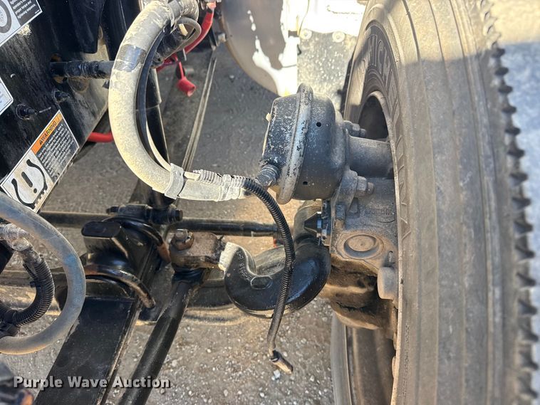 image for item EG2065 2019 Peterbilt 337 utility / service truck