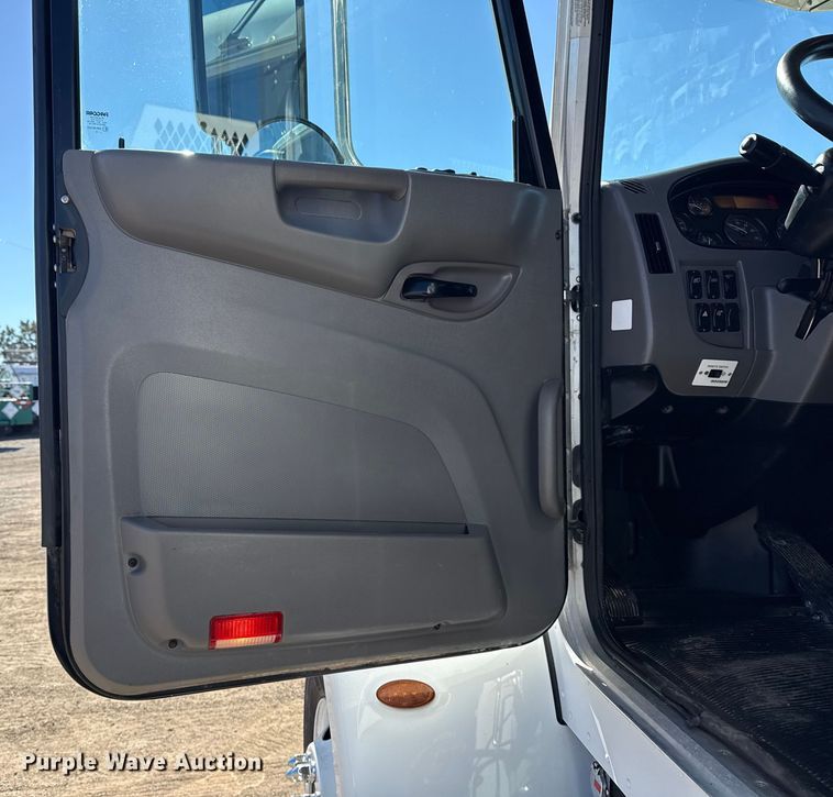 image for item EG2065 2019 Peterbilt 337 utility / service truck