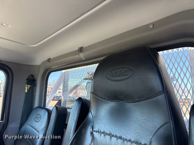 image for item EG2065 2019 Peterbilt 337 utility / service truck