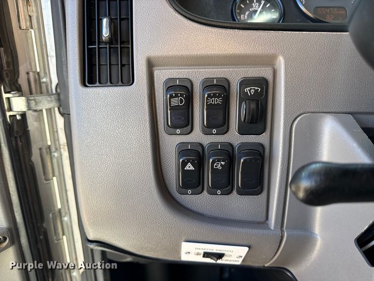 image for item EG2065 2019 Peterbilt 337 utility / service truck