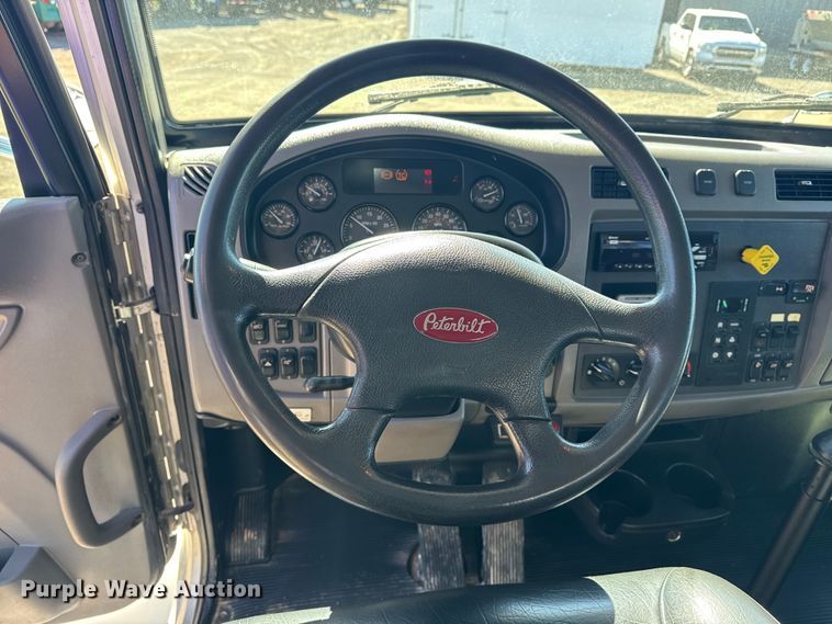 image for item EG2065 2019 Peterbilt 337 utility / service truck