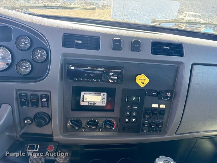 image for item EG2065 2019 Peterbilt 337 utility / service truck