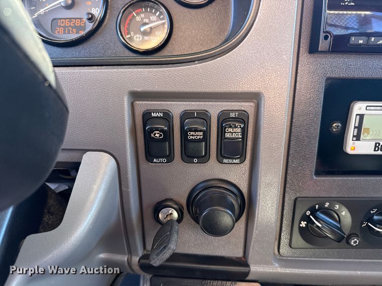 image for item EG2065 2019 Peterbilt 337 utility / service truck