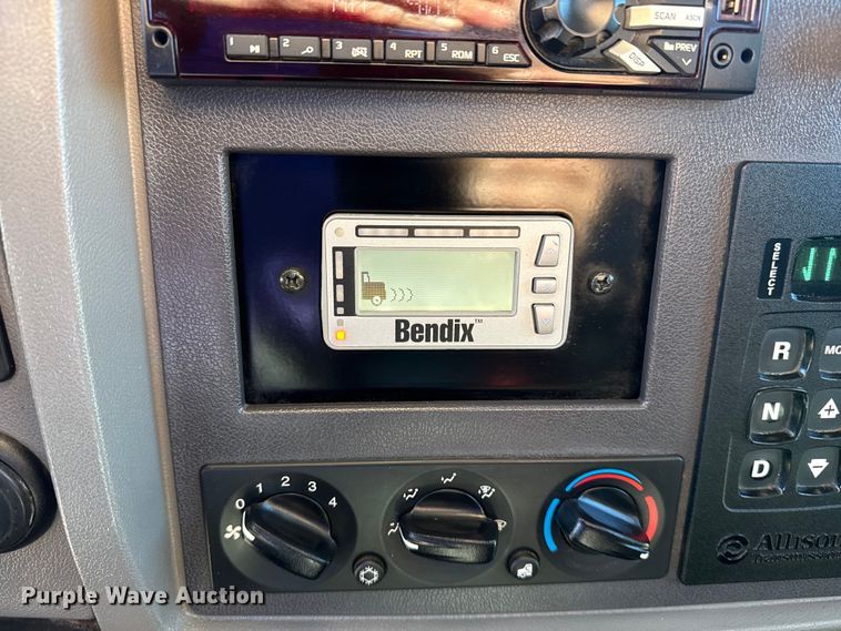 image for item EG2065 2019 Peterbilt 337 utility / service truck