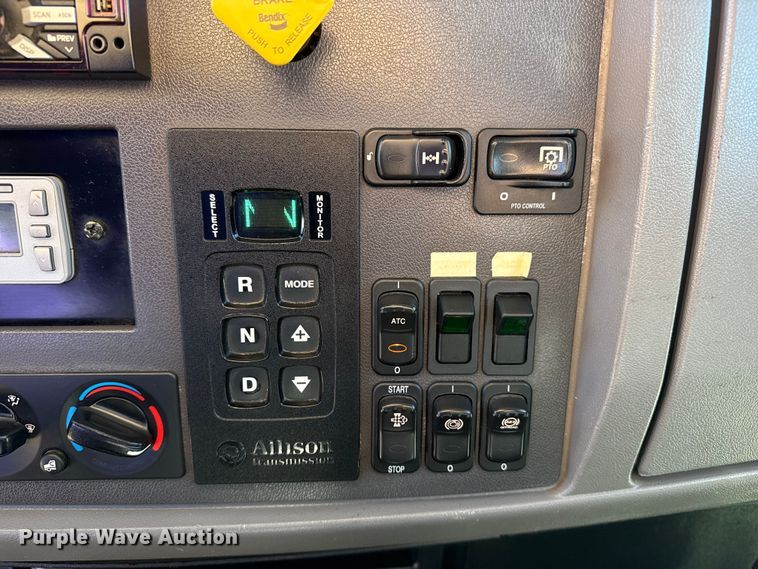 image for item EG2065 2019 Peterbilt 337 utility / service truck