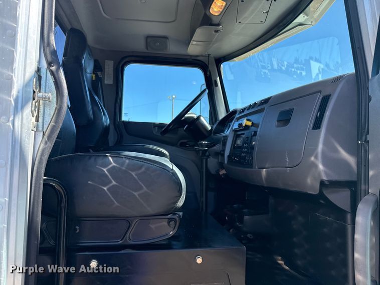 image for item EG2065 2019 Peterbilt 337 utility / service truck