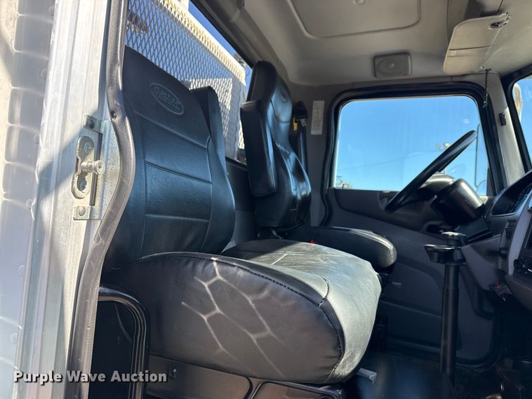 image for item EG2065 2019 Peterbilt 337 utility / service truck