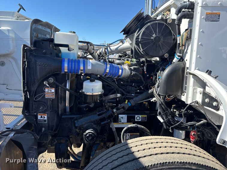 image for item EG2065 2019 Peterbilt 337 utility / service truck