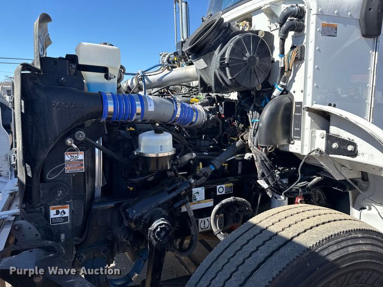 image for item EG2065 2019 Peterbilt 337 utility / service truck