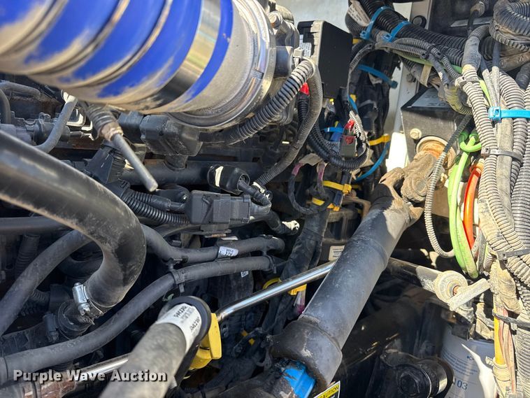 image for item EG2065 2019 Peterbilt 337 utility / service truck